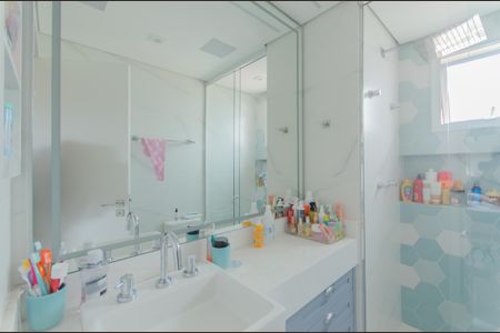 Apartamento à venda com 254m², 3 quartos e 4 vagas Apartamento à venda com 254m², 3 quartos e 4 vagasBanheiro da Suíte 1