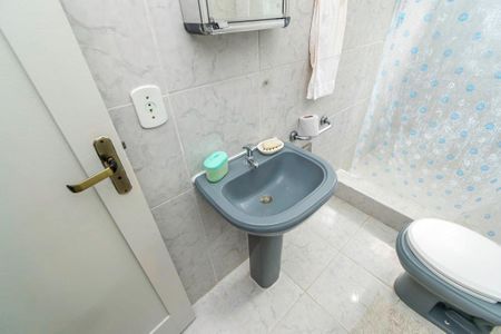 Apartamento à venda com 90m², 2 quartos e 1 vaga Apartamento à venda com 90m², 2 quartos e 1 vagaBanheiro