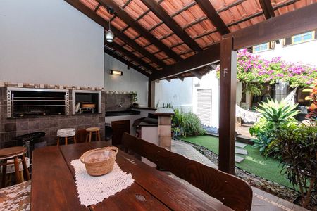 Casa de condomínio à venda com 185m², 2 quartos e 3 vagasChurrasqueira