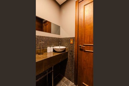 Casa de condomínio à venda com 185m², 2 quartos e 3 vagasLavabo