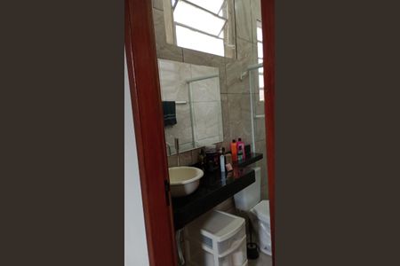 Banheiro de casa para alugar com 1 quarto, 31m² em Higienópolis, Rio de Janeiro