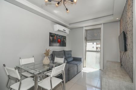 Sala de apartamento para alugar com 1 quarto, 39m² em Humaitá, Porto Alegre
