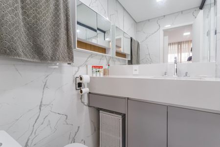 Apartamento à venda com 56m², 2 quartos e 2 vagasBanheiro da Suíte