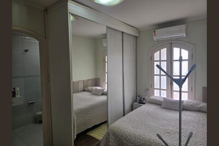 Casa à venda com 261m², 4 quartos e 2 vagas Casa à venda com 261m², 4 quartos e 2 vagasSuíte 02