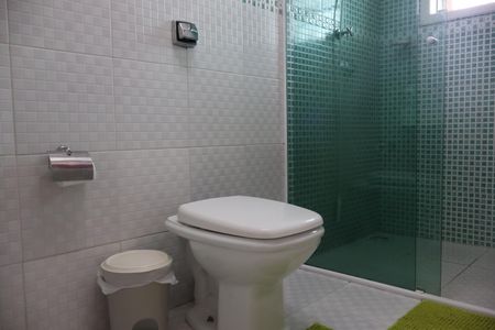 Casa à venda com 261m², 4 quartos e 2 vagasBanheiro da Suíte 2