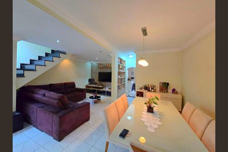 Casa à venda com 261m², 4 quartos e 2 vagas Casa à venda com 261m², 4 quartos e 2 vagasSala