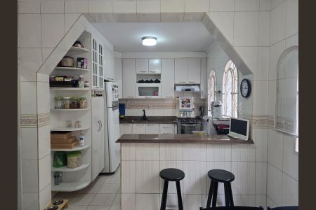 Casa à venda com 261m², 4 quartos e 2 vagas Casa à venda com 261m², 4 quartos e 2 vagasCozinha