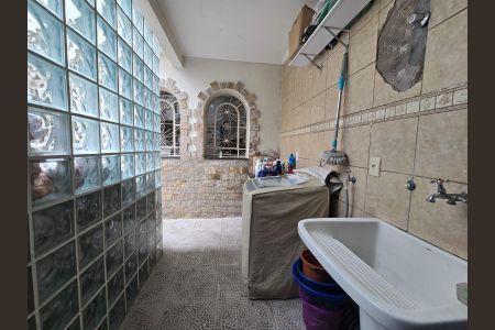 Casa à venda com 261m², 4 quartos e 2 vagas Casa à venda com 261m², 4 quartos e 2 vagasÁrea de Serviço e Churrasqueira