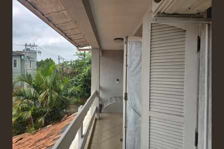 Casa à venda com 261m², 4 quartos e 2 vagas Casa à venda com 261m², 4 quartos e 2 vagasVaranda da Suíte 02 e Quarto 4