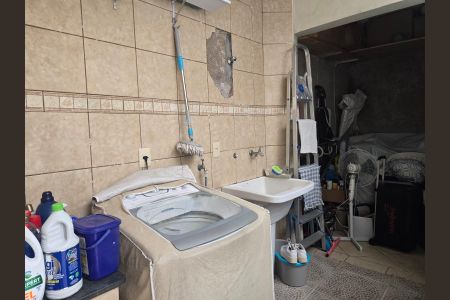 Casa à venda com 261m², 4 quartos e 2 vagas Casa à venda com 261m², 4 quartos e 2 vagasÁrea de Serviço e Churrasqueira