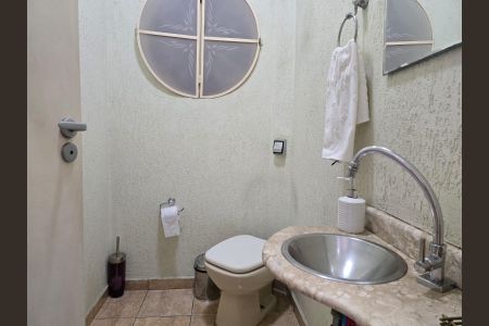 Casa à venda com 261m², 4 quartos e 2 vagas Casa à venda com 261m², 4 quartos e 2 vagasLavabo