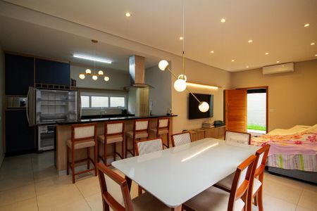 Casa de condomínio para alugar com 160m², 3 quartos e 3 vagas Casa de condomínio para alugar com 160m², 3 quartos e 3 vagasSala de Jantar