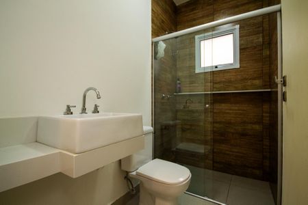 Casa de condomínio para alugar com 160m², 3 quartos e 3 vagas Casa de condomínio para alugar com 160m², 3 quartos e 3 vagasBanheiro Quarto 1