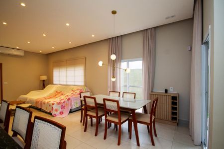 Casa de condomínio para alugar com 160m², 3 quartos e 3 vagas Casa de condomínio para alugar com 160m², 3 quartos e 3 vagasSala de Jantar