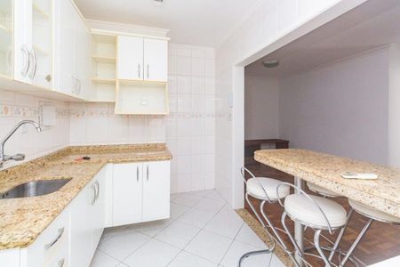 Cozinha  de apartamento para alugar com 2 quartos, 63m² em Higienópolis, Porto Alegre