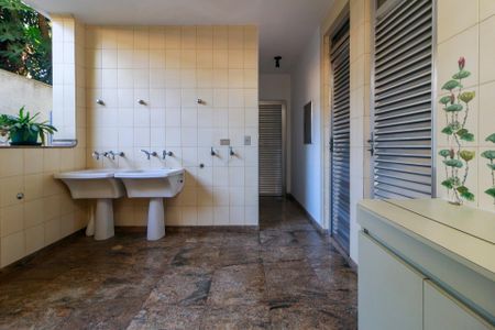 Área de Serviço de casa para alugar com 4 quartos, 559m² em Brooklin, São Paulo