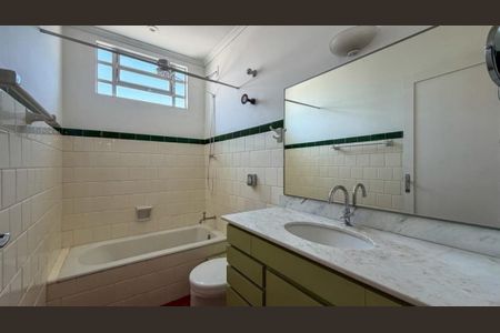 Banheiro  de apartamento para alugar com 2 quartos, 60m² em Independência, Porto Alegre