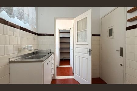 Cozinha  de apartamento para alugar com 2 quartos, 60m² em Independência, Porto Alegre