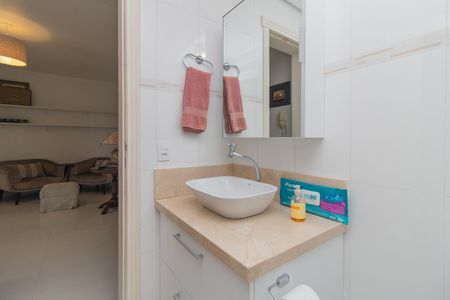 Banheiro de apartamento para alugar com 1 quarto, 47m² em Jardim Botânico, Porto Alegre