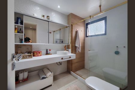 Apartamento à venda com 300m², 3 quartos e 3 vagasBanheiro da Suíte 3