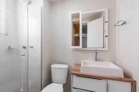 Banheiro 2 de apartamento para alugar com 3 quartos, 62m² em Sarandi, Porto Alegre