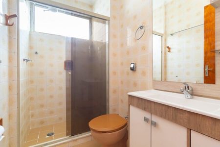 Banheiro de apartamento para alugar com 2 quartos, 62m² em Menino Deus, Porto Alegre