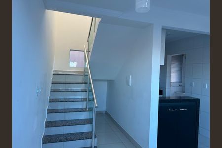 Sala de casa para alugar com 3 quartos, 202m² em Santa Helena, Contagem
