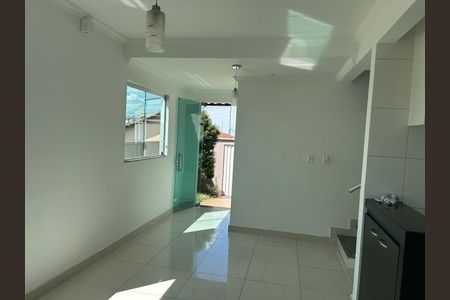 Sala de casa para alugar com 3 quartos, 202m² em Santa Helena, Contagem