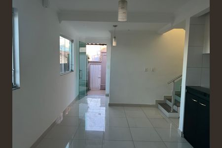 Sala de casa para alugar com 3 quartos, 202m² em Santa Helena, Contagem