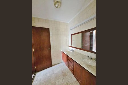 Apartamento à venda com 283m², 4 quartos e 5 vagasBanheiro 2