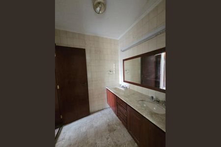 Apartamento à venda com 283m², 4 quartos e 5 vagasBanheiro 2