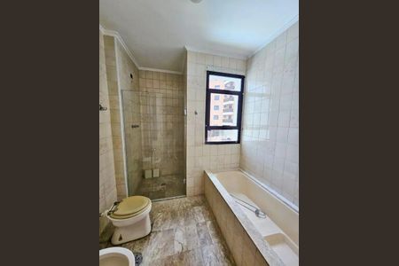 Apartamento à venda com 283m², 4 quartos e 5 vagasBanheiro 2