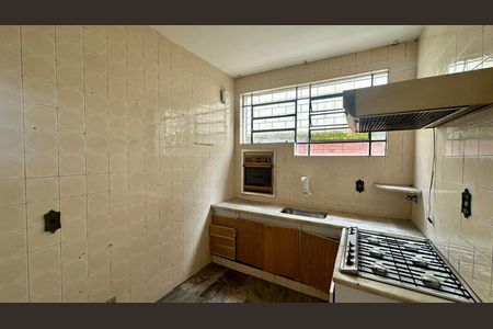 Apartamento à venda com 210m², 4 quartos e 2 vagasCozinha 