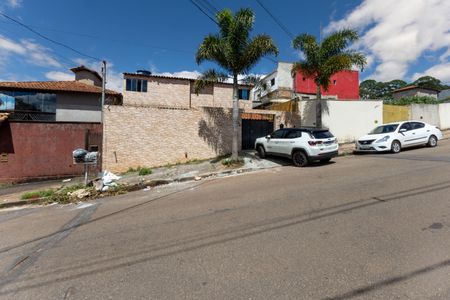 Casa para alugar com 250m², 5 quartos e 1 vagaFachada