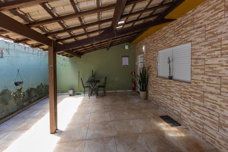 Casa para alugar com 250m², 5 quartos e 1 vagaQuintal