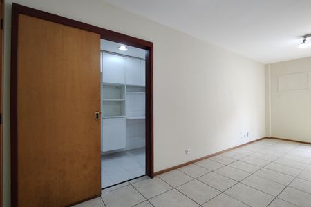 Apartamento à venda com 66m², 2 quartos e 1 vagaSala