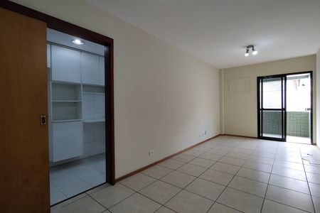 Apartamento à venda com 66m², 2 quartos e 1 vagaSala