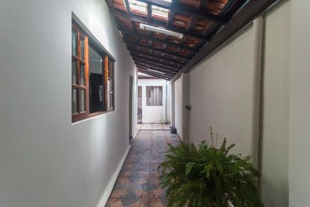 Casa para alugar com 80m², 2 quartos e 3 vagas Casa para alugar com 80m², 2 quartos e 3 vagasCorredor Lateral