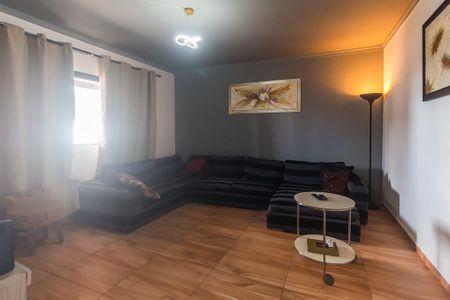 Casa para alugar com 80m², 2 quartos e 3 vagas Casa para alugar com 80m², 2 quartos e 3 vagasSala