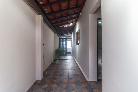 Casa para alugar com 80m², 2 quartos e 3 vagas Casa para alugar com 80m², 2 quartos e 3 vagasCorredor Lateral