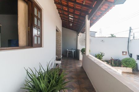Varanda da Sala de casa para alugar com 2 quartos, 80m² em Conjunto Habitacional Sao Sebastiao, Mogi das Cruzes