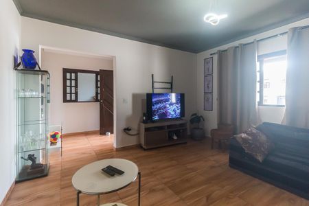 Casa para alugar com 80m², 2 quartos e 3 vagas Casa para alugar com 80m², 2 quartos e 3 vagasSala