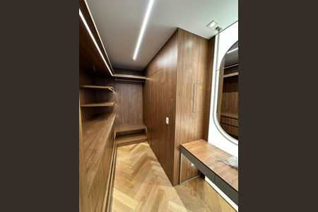 Apartamento à venda com 230m², 4 quartos e 3 vagas Apartamento à venda com 230m², 4 quartos e 3 vagasCloset