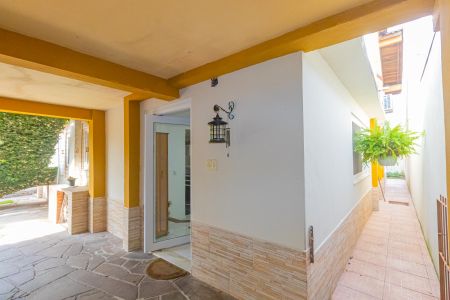 Casa à venda com 334m², 4 quartos e 2 vagas Casa à venda com 334m², 4 quartos e 2 vagasÁrea comum