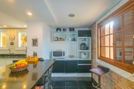 Casa à venda com 334m², 4 quartos e 2 vagas Casa à venda com 334m², 4 quartos e 2 vagasCozinha