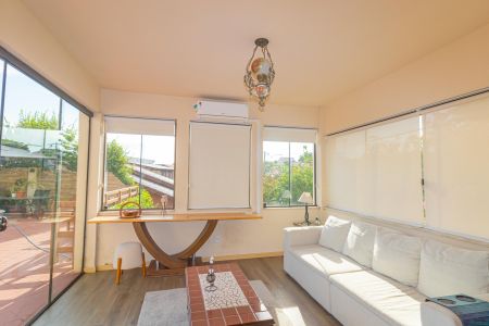 Casa à venda com 334m², 4 quartos e 2 vagas Casa à venda com 334m², 4 quartos e 2 vagasTerraço