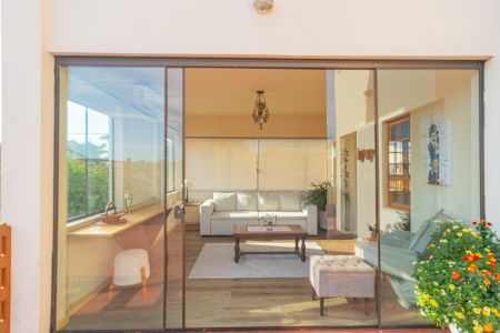 Casa à venda com 334m², 4 quartos e 2 vagas Casa à venda com 334m², 4 quartos e 2 vagasTerraço