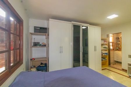 Casa à venda com 334m², 4 quartos e 2 vagas Casa à venda com 334m², 4 quartos e 2 vagasSuíte