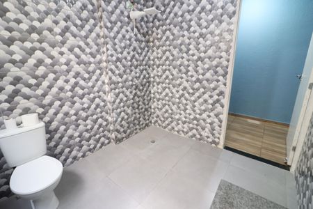 Banheiro de apartamento para alugar com 1 quarto, 42m² em Jardim do Lago, Osasco