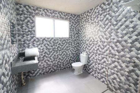 Banheiro de apartamento para alugar com 1 quarto, 42m² em Jardim do Lago, Osasco